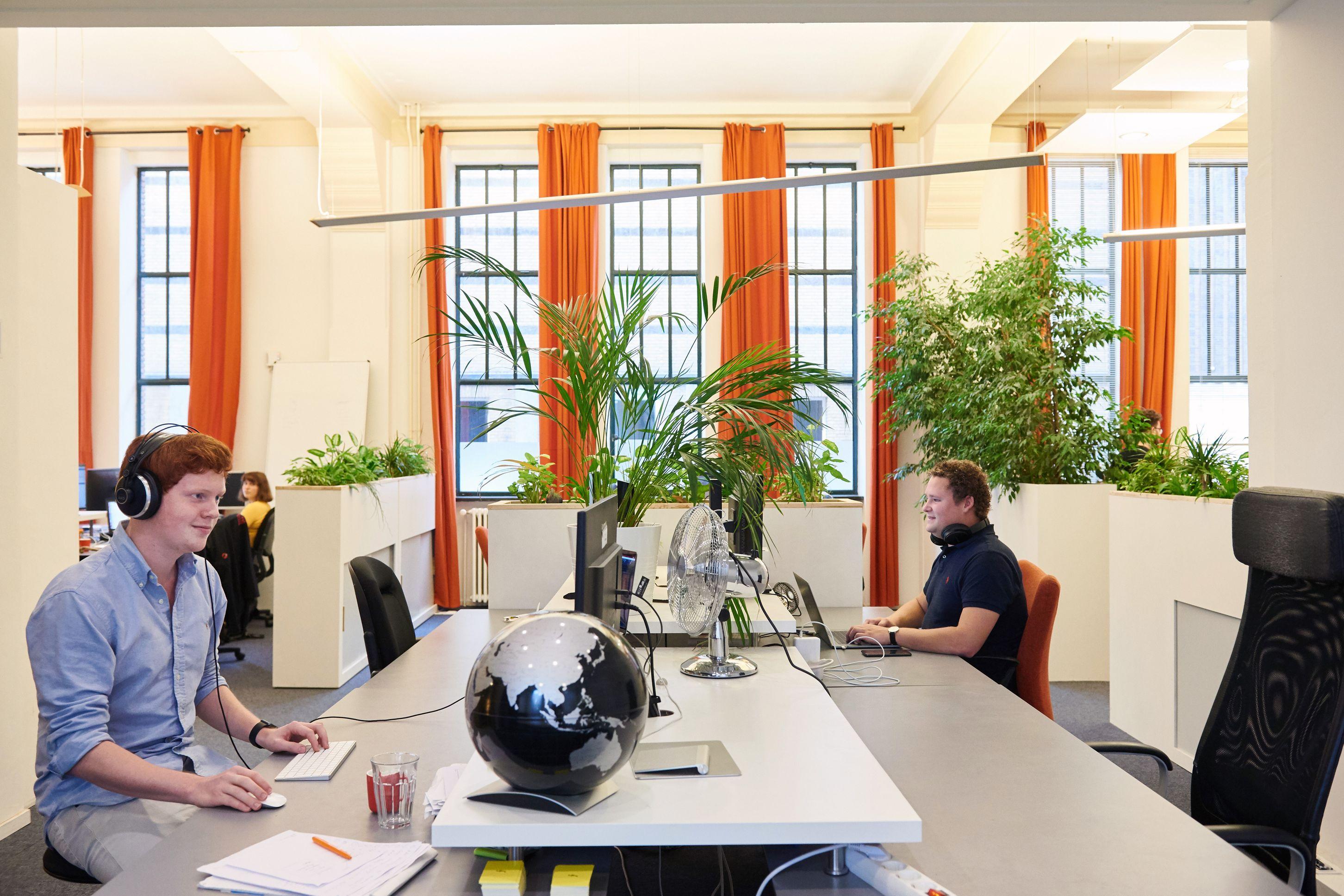 Een goede plek is het halve werk: wij werken in een coworking space
